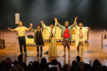 O espetáculo “Love, Love, Love” marca a volta do Teatro em Uberlândia com sucesso