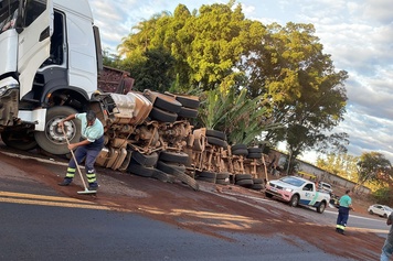 Policial rodoviário federal morre após ser atingido por carreta