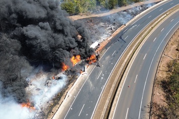 Acidente na BR 050 sentido Araguari x Uberlândia deixa a pista interditada