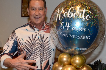 O empresário Roberto Ramos comemora aniversário ao lado de familiares e amigos